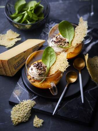 Verrines de butternut, chantilly au foie gras et sa chips de Gruyère AOP suisse