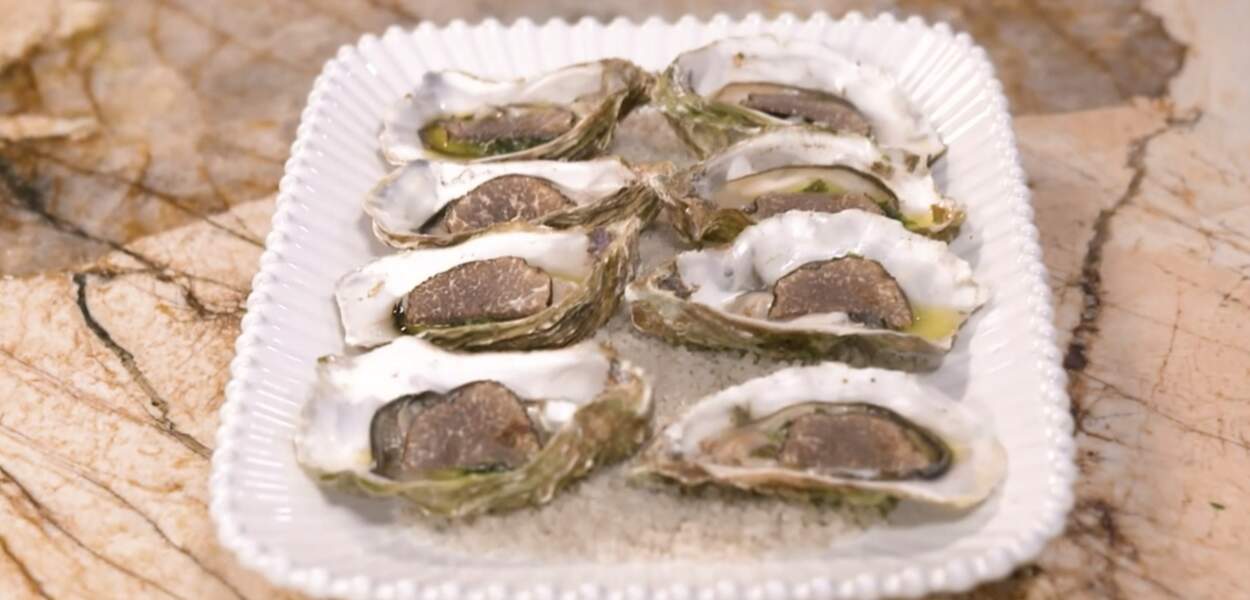 "Tous en cuisine" : la recette des huîtres chaudes aux algues de Cyril Lignac