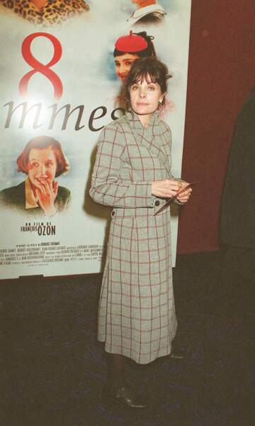 À la première du film "8 femmes" de François Ozon, le 30 janvier 2002. La comédienne a 40 ans. Elle est au top de sa carrière. Enchaîne les films et les pièces. Elle a été nommée à cinq reprises au César : deux fois pour la meilleure actrice et trois fois pour la meilleure actrice dans un second rôle. Sans jamais l'avoir obtenu.