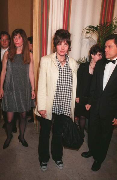 La comédienne lors d'une soirée au 49ème Festival du film de Cannes, en 1996. Cette année-là, elle joue dans le film "Le cri de la soie" d'Yvon Marciano, un rôle qui lui vaut une nomination au César 1997 de la meilleure actrice.