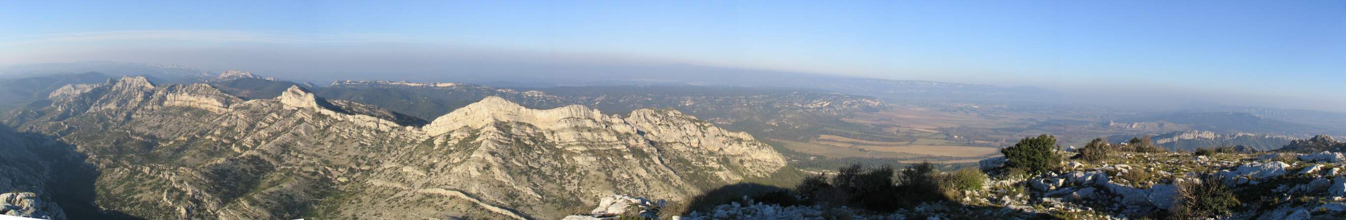 8 idées de randonnées dans le massif des Alpilles en Provence