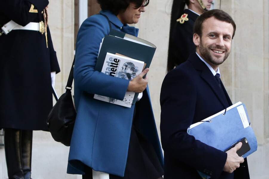 Emmanuel Macron, avec une barbe inhabituelle, à la sortie du conseil des ministres du 4 janvier 2016, au palais de l'Élysée, à Paris.