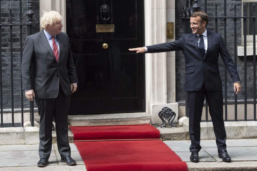 Le Premier ministre du Royaume-Uni Boris Johnson accueille le président de la République française Emmanuel Macron au 10 Downing Street, pour la commémoration de l'appel du 18 juin à Londres, le 18 juin 2020. 