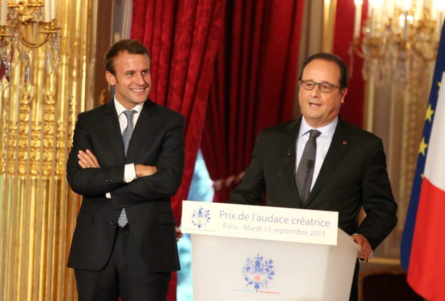 Emmanuel Macron assiste à la remise par François Hollande du Prix de l'Audace Créative au Palais de l'Elysée, le 15 septembre 2015.