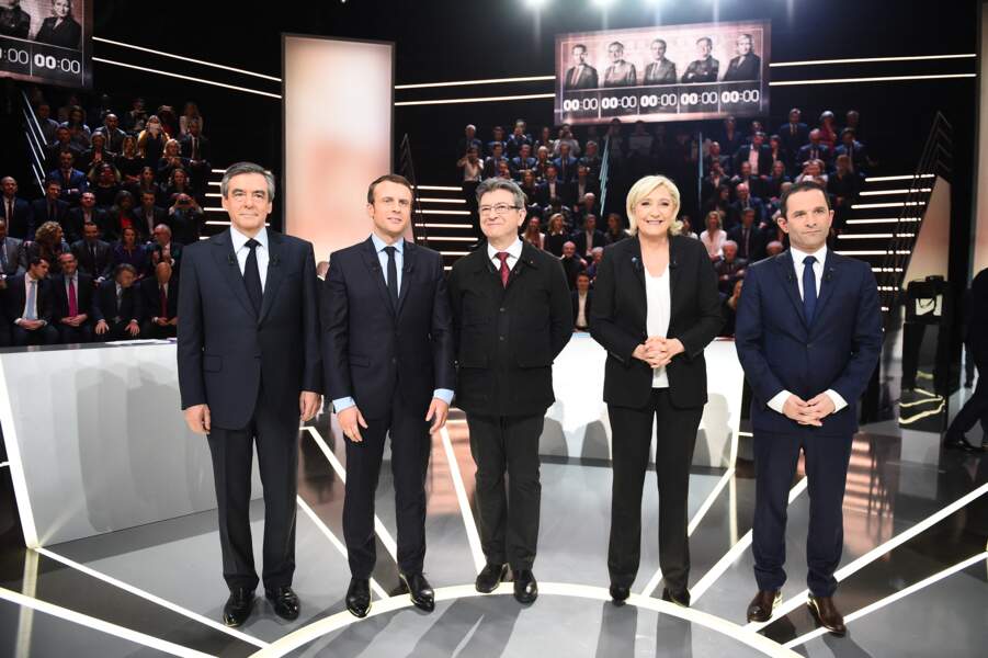 François Fillon, Emmanuel Macron, Jean-Luc Mélenchon, Marine Le Pen et Benoît Hamon lors de la première confrontation entre les cinq principaux candidats à la présidentielle 2017, lors du "Grand Débat", sur le plateau de TF1 et LCI à Aubervilliers, le 20 mars 2017. 