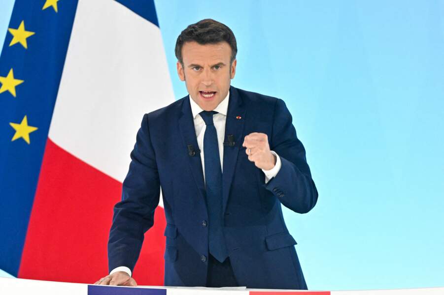 Le président Emmanuel Macron prononce un discours à l'issue du résultat du premier tour de l'élection présidentielle, à Paris Expo, porte de Versailles, le 10 avril 2022.