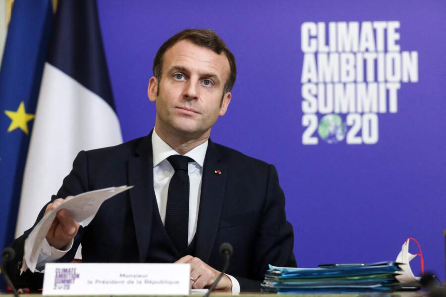 Le président Emmanuel Macron lors d'une visio-conférence du Sommet des hautes ambitions climatiques, au palais de l'Elysée, à Paris, le 12 décembre 2020. 