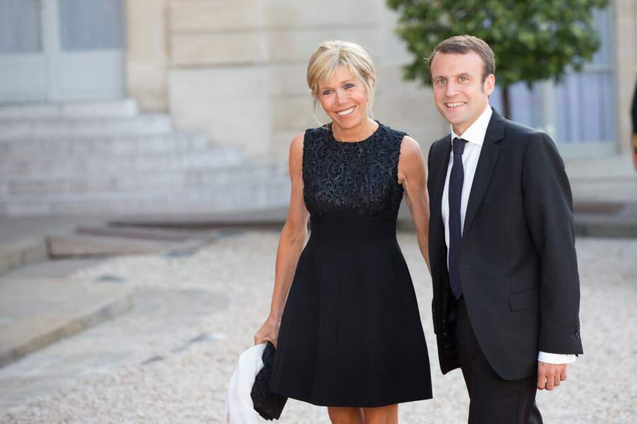 Brigitte et Emmanuel Macron forment un couple uni et amoureux comme au premier jour.