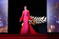 Cannes 2022 : Rebecca Hall en robe bicolore