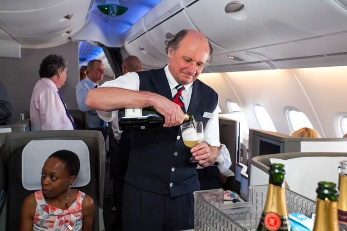 Pourquoi vous ne devriez plus commander d'alcool ni boire d’eau du robinet dans l’avion