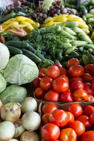 Tomates, avocats… comment bien choisir les fruits et légumes pour qu'ils soient mûrs et savoureux ?