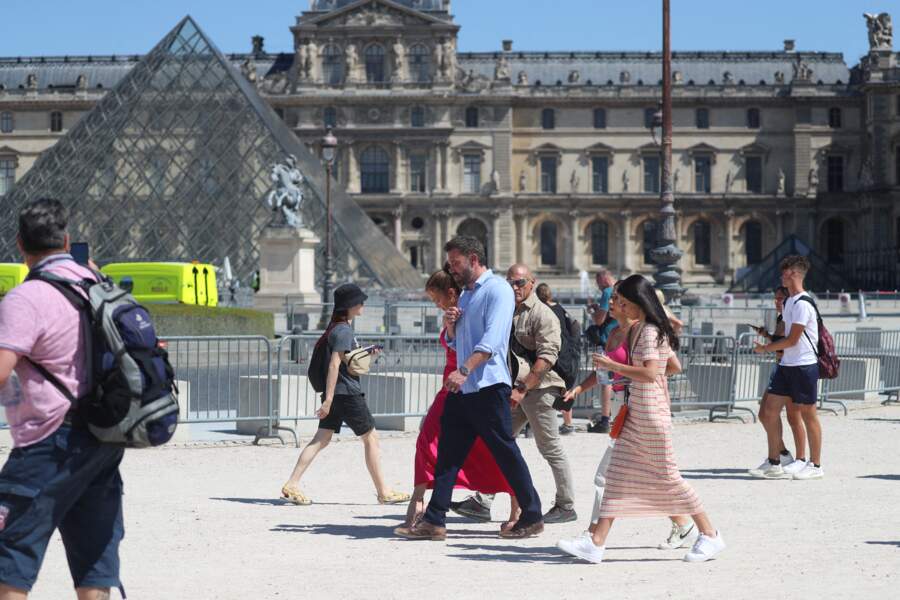 Jennifer Lopez et Ben Affleck amoureux et souriants à Paris : les plus belles photos de leur séjour
