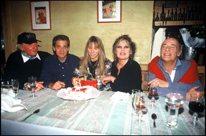 Brigitte Bardot et son mari fêtent l'anniversaire de Mylène de Muylder, aux côtés de Bernard Haller, le 24 décembre 1994.
