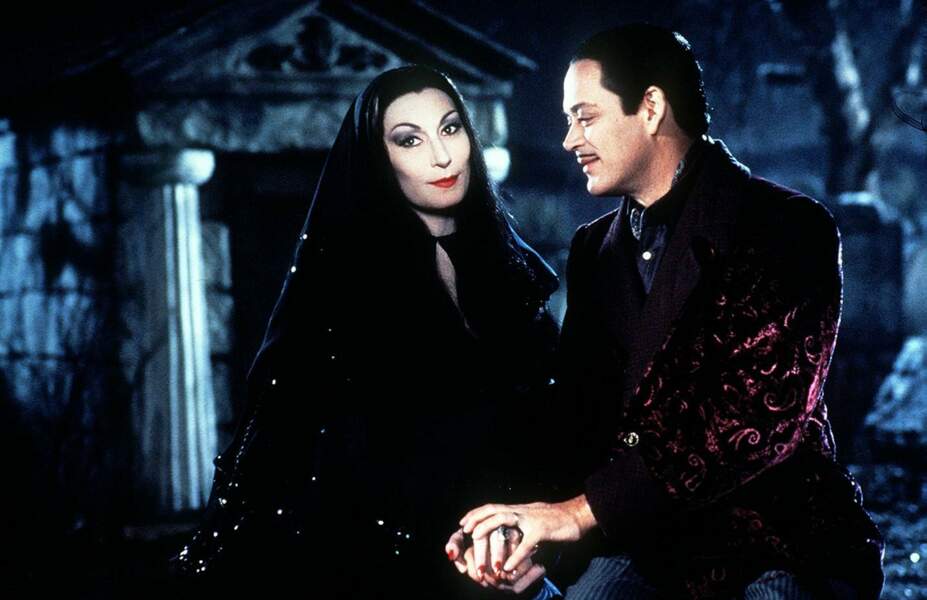 Raúl Juliá (Gomez Addams) et Anjelica Huston (Morticia Addams)
