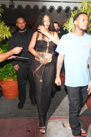 Les stars en robe transparente : Rihanna