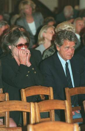 Le couple assistent aux obsèques de Jean-Pierre Hutin, le journaliste et créateur de l'émission "30 millions d'amis", le 5 juin 1996.