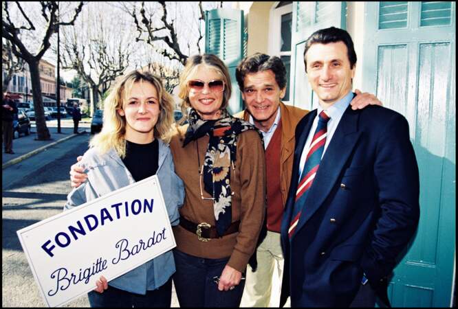 Ouverture de la Fondation Brigitte Bardot à Saint-Tropez, le 2 février 1993, en présence de Brigitte Bardot, Bernard d'Ormale, Patricia Brigaud et Alain Spada.