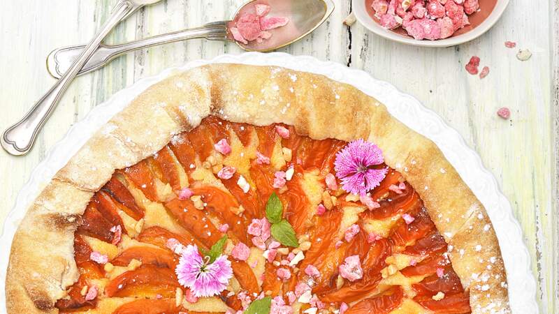 Tarte aux abricots et aux pralines roses