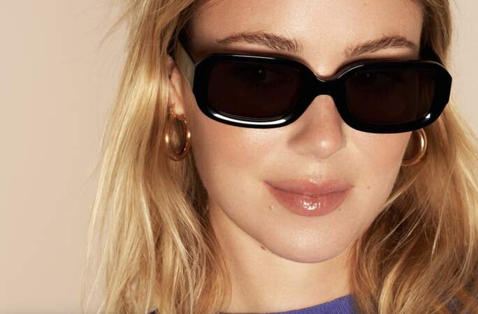 Pièces tendance style quiet luxury : lunettes de soleil rectangulaires