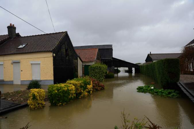 Inondations dans le village de Clairmarais (Pas-de-Calais), à proximité de la réserve naturelle nationale des étangs du Romelaëre
