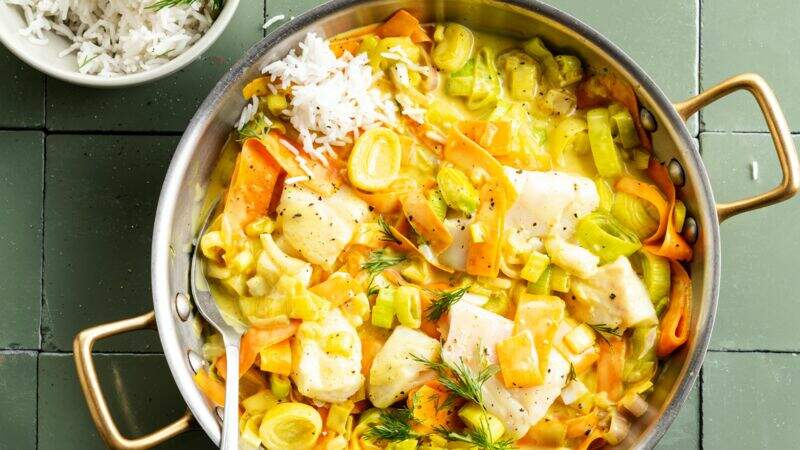 Ragoût de poisson aux carottes et poireaux sauce au curry doux