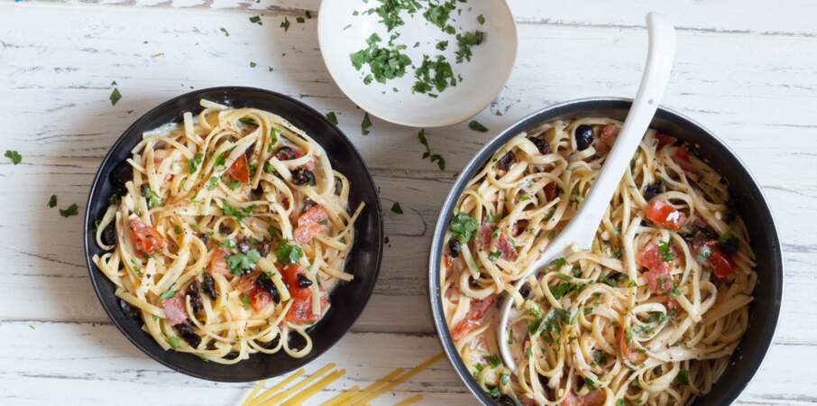 One pot pasta à la tomate, aux olives et linguine de blé dur