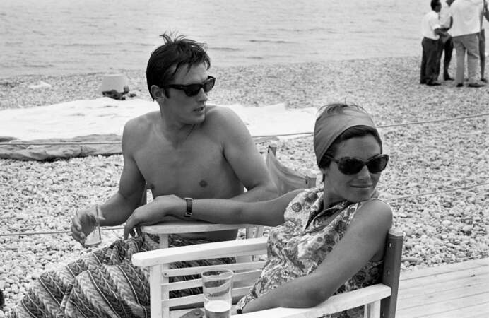 Alain Delon se fiance à Francine Canovas, dite Nathalie, en 1964