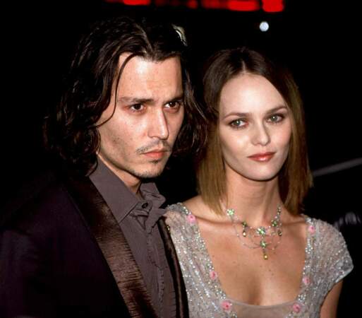 Après une brève idylle avec Stanislas Merhar, elle tombe sous le charme de Johnny Depp en 1998