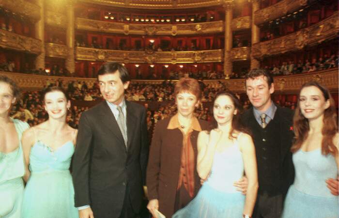 Philippe Douste-Blazy, Ministre de la culture, présent le jour de la réouverture du Palais Garnier, après sa rénovation, en compagnie de Patrick Dupond et de Brigitte Lefebvre, directrice des ballets de l'Opéra, le 8 février 1996.