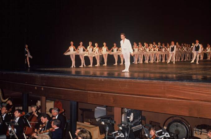 Il sera sur scène lors de la réouverture de l'Opéra Garnier, à Paris, en 1990.