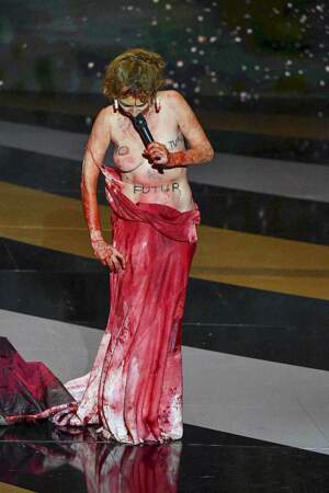 Corinne Masiero sur scène lors de la 46ème cérémonie des César à l'Olympia