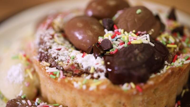 VIDÉO - La recette ultra-gourmande (et anti-gaspi) de la tartelette au chocolat de Pâques du chef Abdel Alaoui et Malo, 5 ans
