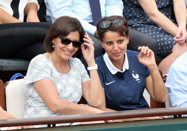 Anne Hidalgo et Najat Vallaud-Belkacem assistent à la finale dame des Internationaux de France de tennis de Roland Garros, à Paris, le 7 juin 2014.  