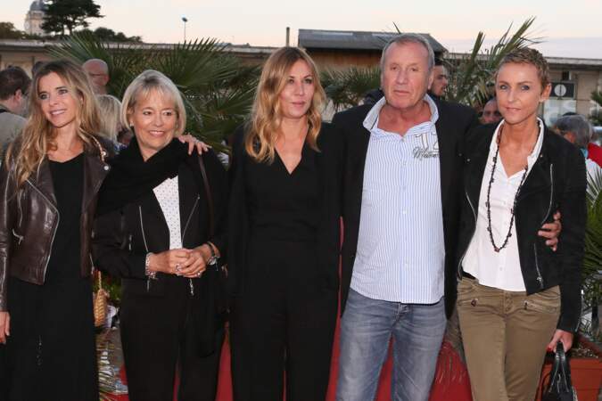 Samantha Rénier, Martine Monteil, Mathilde Segnier, Yves Rénier et sa femme Karin Rénier, à la cérémonie de clôture du 17ème festival de fiction TV de La Rochelle, le 12 septembre 2015. 