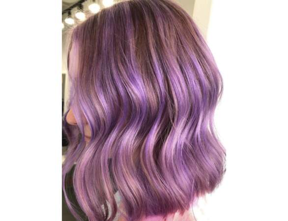 Cheveux violets rosés