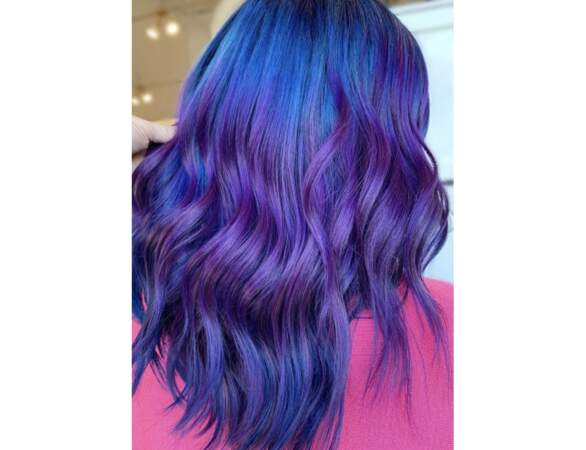 Cheveux violets et bleus 