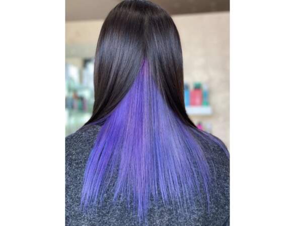 Cheveux violets dissimulés