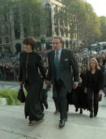 Quelques jours plus tard, le 16 octobre 1999, c'est au tour de Romain Sardou, le fils du chanteur, de se marier avec Francesca Gobbiet, en l'église de La Madeleine, en présence d'Anne-Marie Périer et de Michel Sardou.