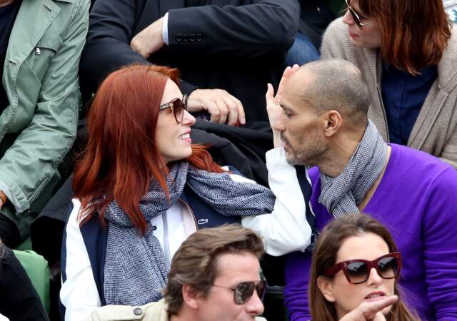 Audrey Fleurot et son compagnon Djibril Glissant dans les tribunes des internationaux de France de Roland Garros à Paris le 4 juin 2016.