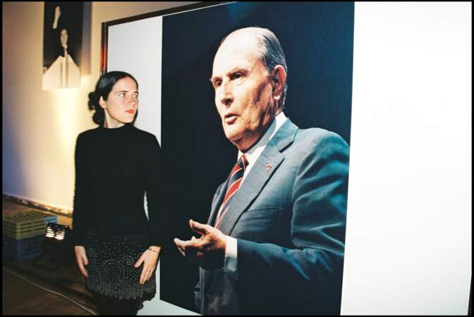 L'existence de Mazarine Pingeot, la fille secrète de François Mitterrand et d'Anne Pingeot, a été découverte officiellement en 1994.
