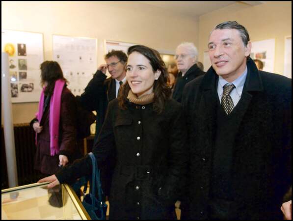 Mazarine Pingeot et Gilbert Mitterrand ont assisté ensemble à la cérémonie donnée à l'occasion du 10e anniversaire de la mort de leur père, à Jarnac, en Charente, le fief de François Mitterrand, le 8 janvier 2006.