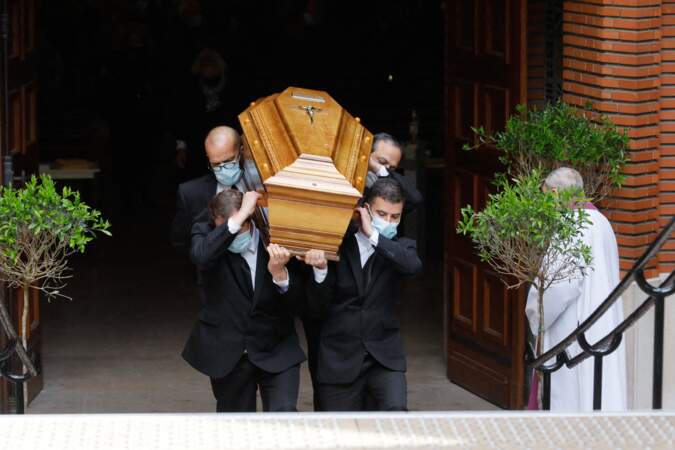 Obsèques de Jean-Yves Bouvier : Richard Berry, Gérard Jugnot, Catherine Deneuve... disent adieu à leur ami