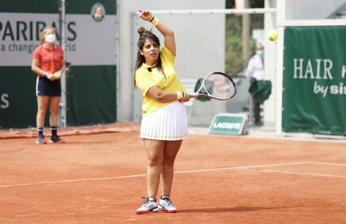 Inès Reg, canon en tenniswoman à Roland Garros : l'humoriste s'éclate en jupette courte !