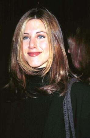 Jennifer Aniston se fait véritablement connaître avec son personnage de Rachel Green dans "Friends". En 1997, elle assiste à la première de la pièce "D-Girl".