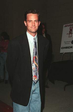 Matthew Perry, ici en 1997, n'est pas un débutant quand il est choisi pour incarner Chandler Bing dans "Friends", le rôle qui lui offre la consécration. Il a déjà plusieurs films et séries à son actif.