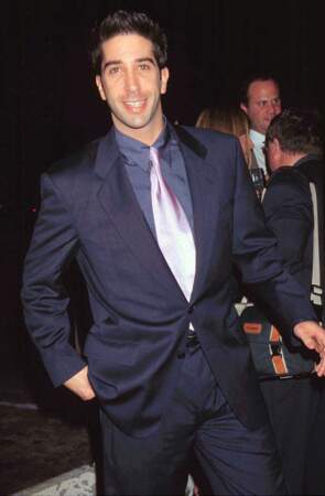 David Schwimmer, en 1998, à la première du film "Kissing a fool", à Los Angeles. Son rôle de Ross Geller, le frère de Monica, a fait exploser sa notoriété.