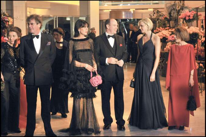 Puis, peu à peu, Charlène Wittstock occupe une place prépondérante aux côtés du Prince Albert de Monaco, comme lors du Bal de la Rose, le 29 mars 2008...