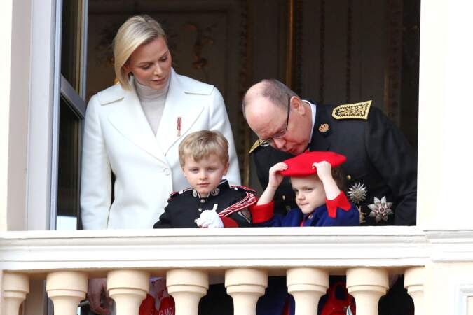 La famille princière de Monaco réunie au balcon du Palais, lors de la fête nationale monégasque, à Monaco, le 19 novembre 2019.