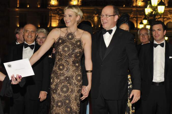 ... le Gala "South Africa Night", le 29 septembre 2012, où le couple princier arrive, main dans la main.