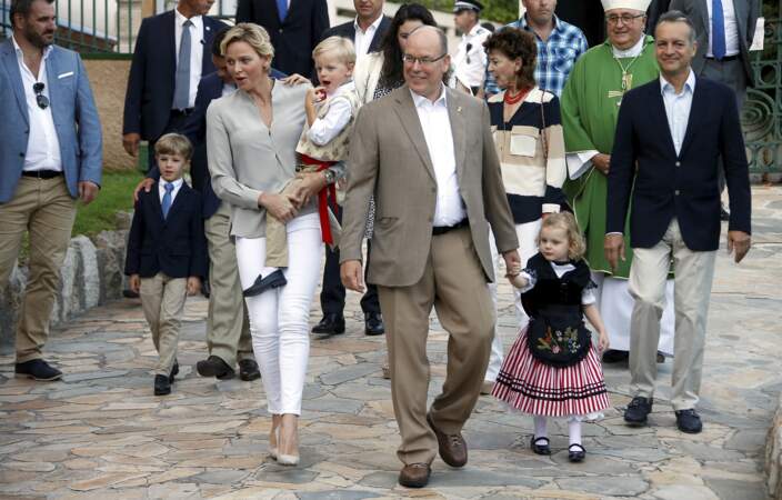 La princesse Charlène de Monaco avec le prince Jacques de Monaco, le prince Albert II de Monaco avec la princesse Gabriella de Monaco, se rendent au traditionnel pique-nique des Monégasques, dans les jardins du parc Princesse Antoinette, à Monaco, le 31 août 2018.